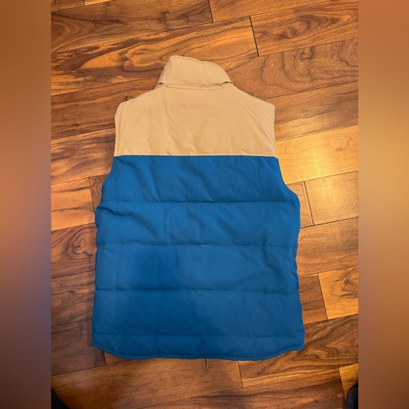 Patagonia men’s medium reversible down vest.  Barely worn. - Picture 4 of 4